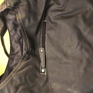 Ion vintage purple soft hobo bag-large capacity 20” x 11” x 4”. Zippered closure